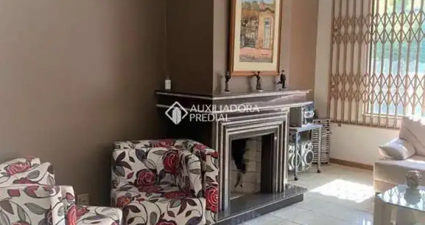 Casa com 3 quartos à venda na Avenida General Barreto Viana, 460, Chácara das Pedras, Porto Alegre