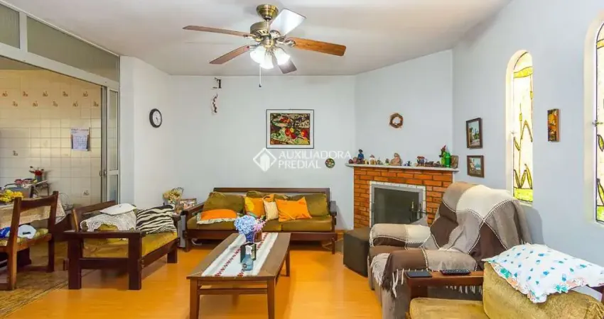 Casa com 3 quartos à venda na Rua Doutor Barbosa Gonçalves, 261, Chácara das Pedras, Porto Alegre