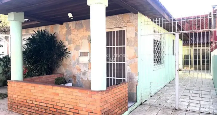 Casa com 3 quartos à venda na Rua Pedro Waine, 222, Santa Maria Goretti, Porto Alegre