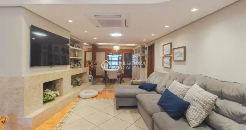 Casa com 5 quartos à venda na Rua Matias José Bins, 1641, Chácara das Pedras, Porto Alegre