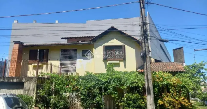 Casa com 3 quartos à venda na Rua Recife, 83, Azenha, Porto Alegre