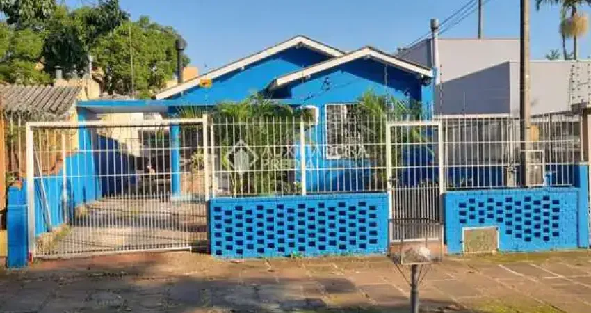 Casa com 3 quartos à venda na Rua Tamandaré, 289, Camaquã, Porto Alegre