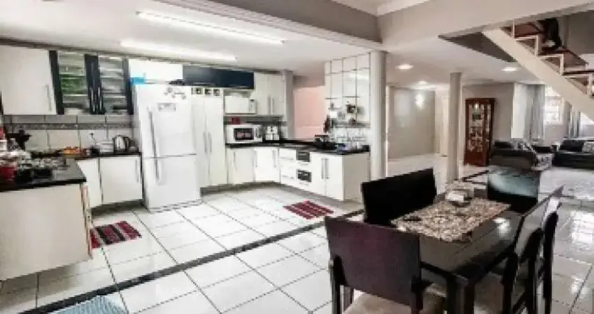 Casa com 4 quartos à venda na Rua Jerolomo Minuzo, 146, Vila Nova, Porto Alegre