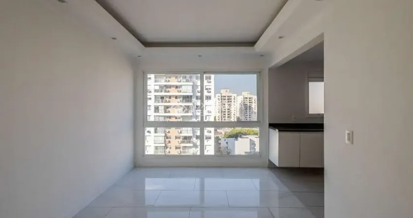 Apartamento com 2 quartos à venda na Rua Bezerra de Menezes, 624, Passo da Areia, Porto Alegre