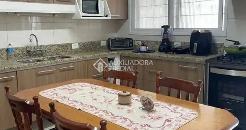 Casa com 3 quartos à venda na Rua Nicolau Copérnico, 45, Sarandi, Porto Alegre