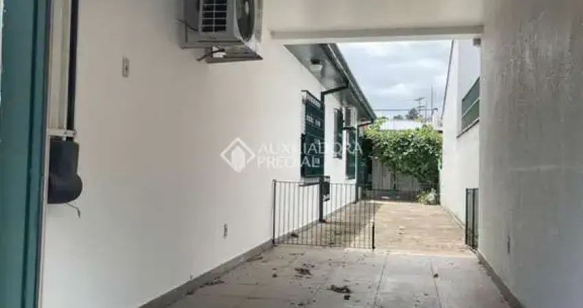 Casa com 3 quartos à venda na Rua Nicolau Copérnico, 45, Sarandi, Porto Alegre
