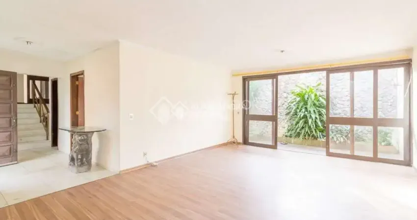Casa com 3 quartos à venda na Rua Leopoldo Bettiol, 468, Jardim Itu Sabará, Porto Alegre