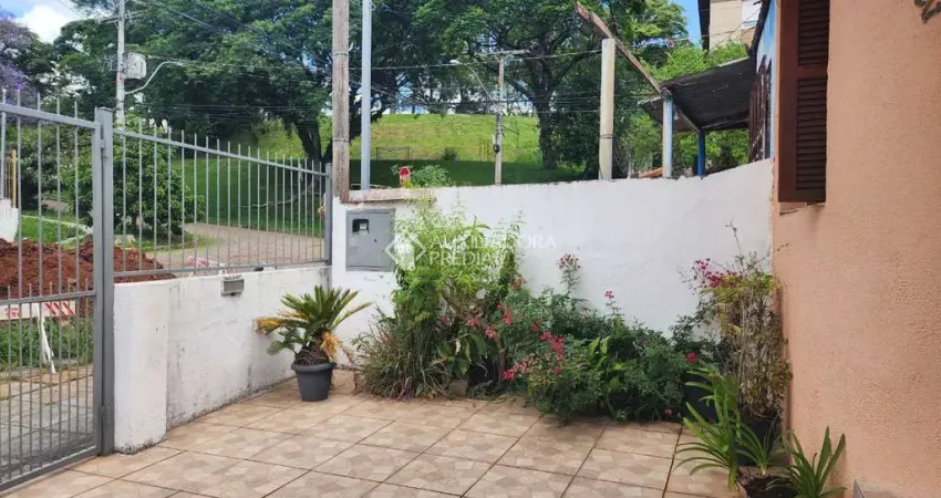 Casa com 2 quartos à venda na Rua Fagundes Varela, 237, Santo Antônio, Porto Alegre