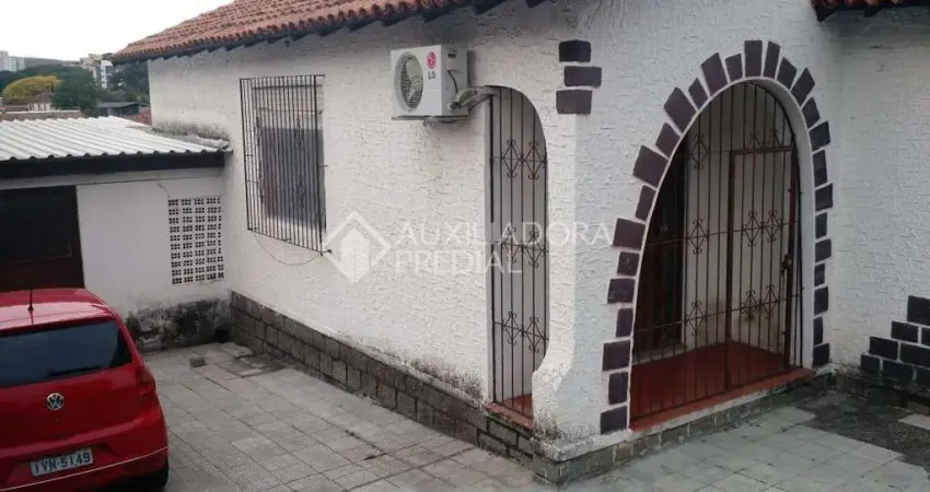 Casa em condomínio fechado com 4 quartos à venda na Rua Oscar Schneider, 391, Medianeira, Porto Alegre
