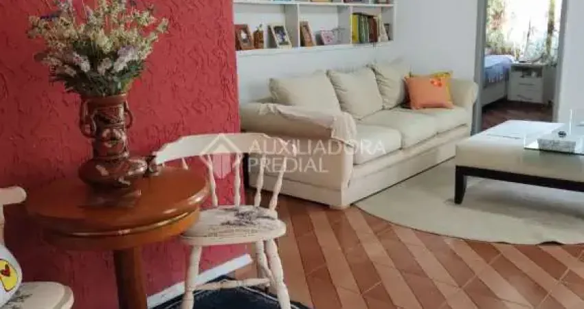 Casa em condomínio fechado com 3 quartos à venda na Rua Martim Minaberry, 395, Partenon, Porto Alegre
