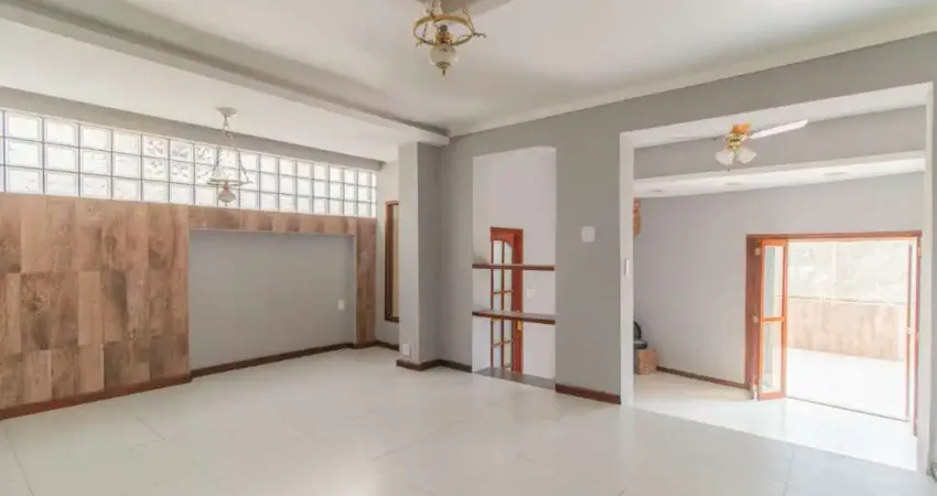 Casa com 4 quartos à venda na Rua Lindolfo Color, 133, Medianeira, Porto Alegre