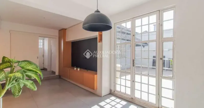 Casa com 3 quartos à venda na Rua Afonso Pena, 154, Azenha, Porto Alegre