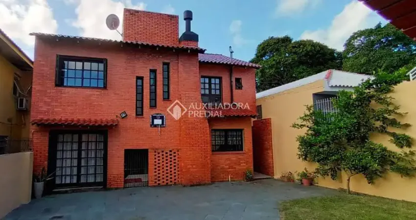 Casa com 3 quartos à venda na Avenida Marquês de Souza, 119, Jardim São Pedro, Porto Alegre