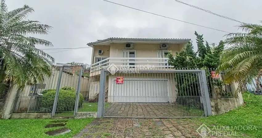 Casa com 3 quartos à venda na Avenida Ipê, 751, Vila Jardim, Porto Alegre