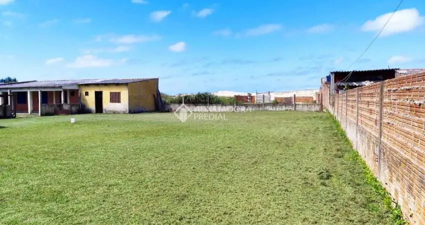 Terreno à venda na Rua Três De Outubro, 100, Zona Nova, Tramandaí