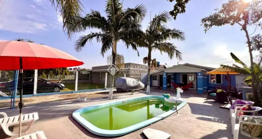 Casa com 2 quartos à venda na das Hortências, 107, Noiva Do Mar, Xangri-Lá