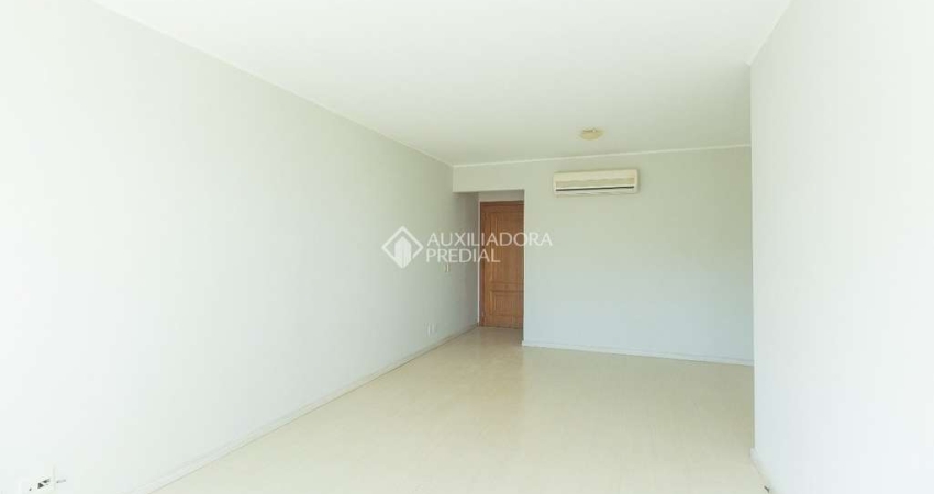 Apartamento com 3 quartos para alugar na Rua Machado de Assis, 855, Partenon, Porto Alegre