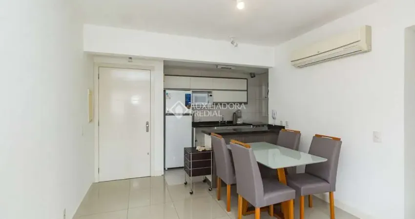 Apartamento com 2 quartos para alugar na Rua Faria Santos, 315, Petrópolis, Porto Alegre