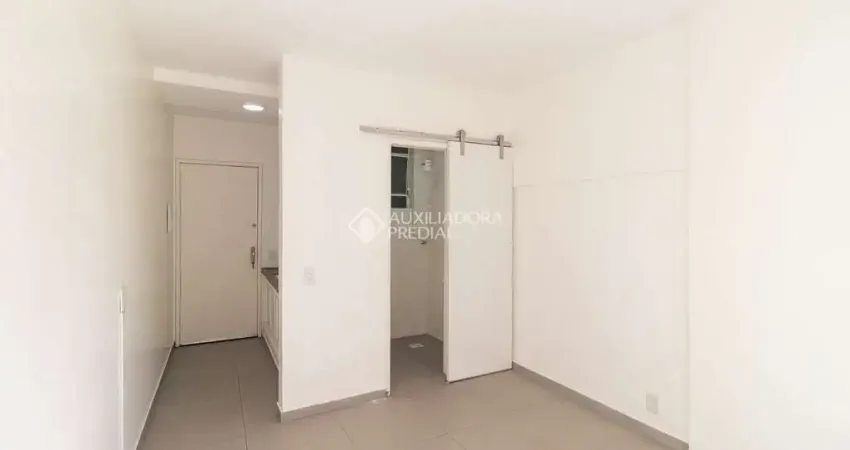 Kitnet / Stúdio para alugar na Avenida Senador Salgado Filho, 327, Centro Histórico, Porto Alegre