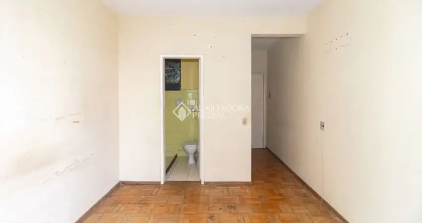 Kitnet / Stúdio para alugar na Avenida Senador Salgado Filho, 327, Centro Histórico, Porto Alegre