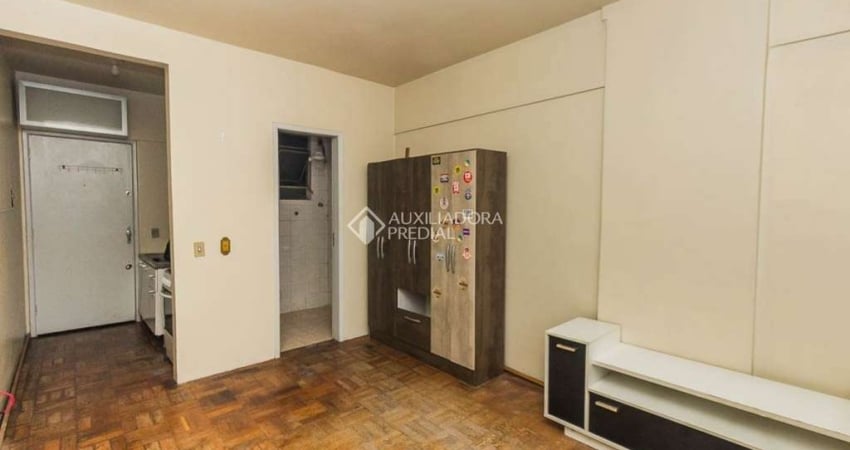 Kitnet / Stúdio para alugar na Avenida Senador Salgado Filho, 327, Centro Histórico, Porto Alegre