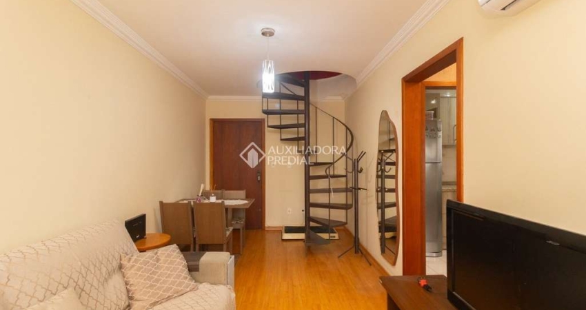 Cobertura com 2 quartos para alugar na Rua Euclydes da Cunha, 245, Partenon, Porto Alegre