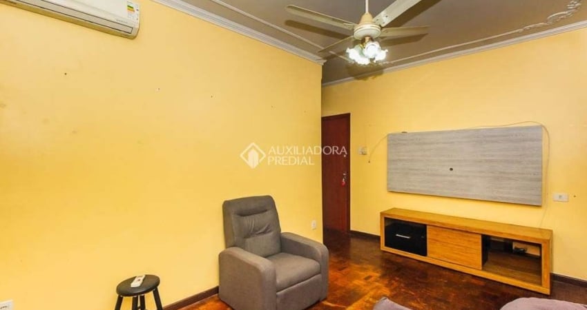 Apartamento com 2 quartos para alugar na Avenida Protásio Alves, 1453, Petrópolis, Porto Alegre