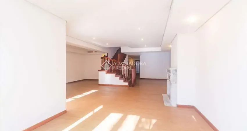 Casa em condomínio fechado com 4 quartos para alugar na Avenida Luiz Manoel Gonzaga, 769, Três Figueiras, Porto Alegre