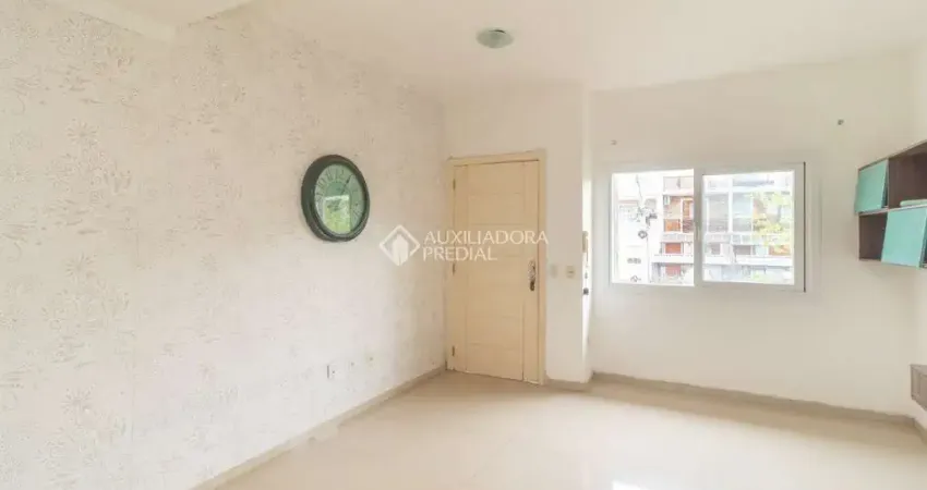 Casa com 2 quartos para alugar na Rua Doutor Cláudio Walter Ferreira da Silva, 74, Guarujá, Porto Alegre