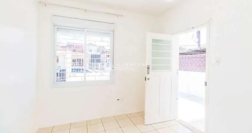 Casa com 2 quartos para alugar na Rua Irmão Weibert, 346, Vila João Pessoa, Porto Alegre