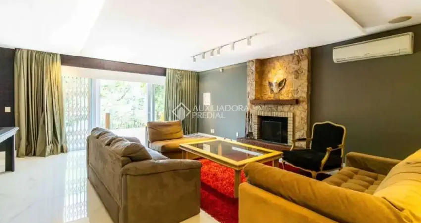 Casa em condomínio fechado com 3 quartos para alugar na Rua Felipe Becker, 381, Três Figueiras, Porto Alegre