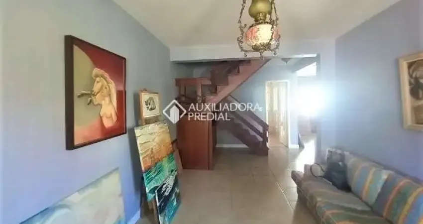 Casa em condomínio fechado com 3 quartos para alugar na Rua Osório Mendes Ouriques, 332, Guarujá, Porto Alegre