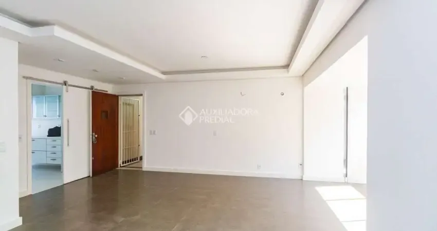 Apartamento com 3 quartos para alugar na Avenida Iguassu, 685, Petrópolis, Porto Alegre