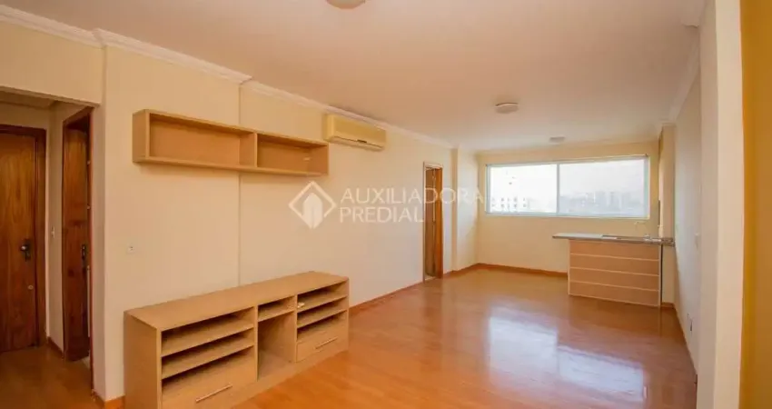 Apartamento com 3 quartos para alugar na Rua Veríssimo Rosa, 757, Partenon, Porto Alegre