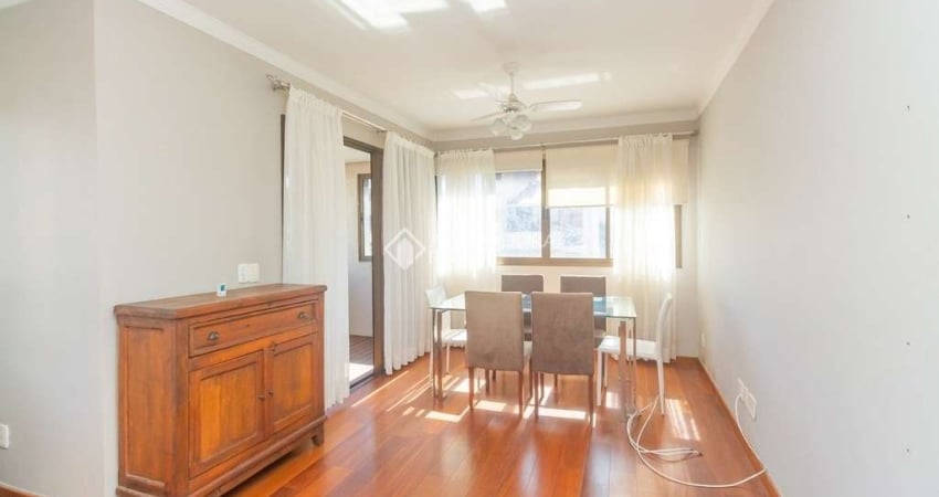 Apartamento com 2 quartos para alugar na Rua Guilherme Klippel, 234, Passo da Areia, Porto Alegre