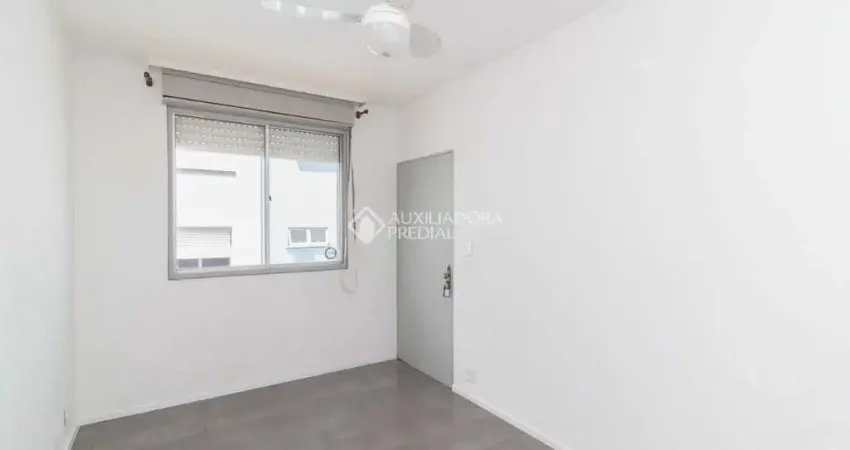Apartamento com 2 quartos para alugar na Rua Guilherme Schell, 550, Santo Antônio, Porto Alegre