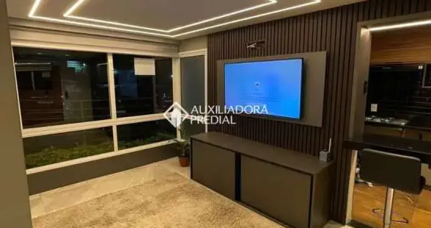 Apartamento com 3 quartos para alugar na Avenida da Cavalhada, 4530, Cavalhada, Porto Alegre