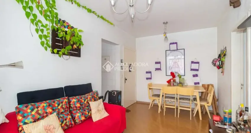 Apartamento com 2 quartos para alugar na Rua Guilherme Schell, 308, Santo Antônio, Porto Alegre