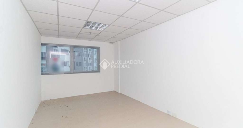 Sala comercial para alugar na Avenida Assis Brasil, 4550, São Sebastião, Porto Alegre