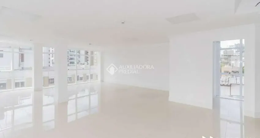Sala comercial para alugar na Avenida Lavras, 334, Petrópolis, Porto Alegre