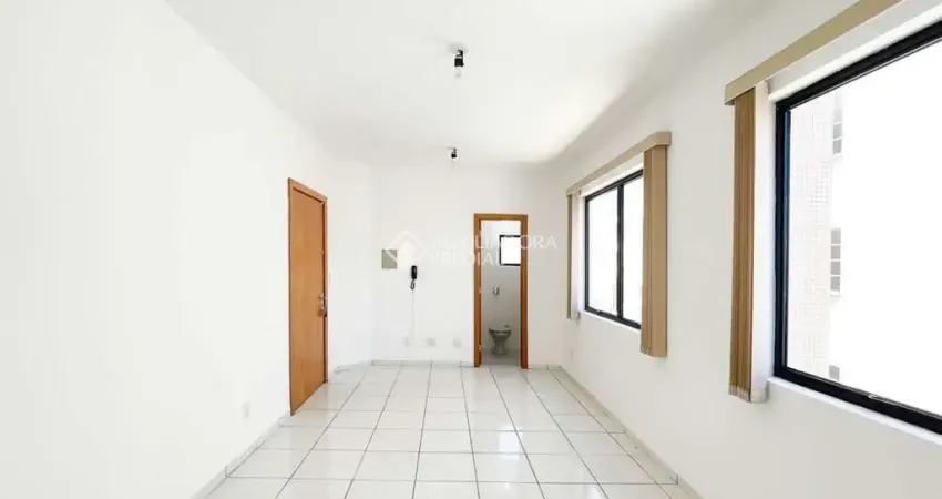 Sala comercial para alugar na Avenida Protásio Alves, 2365, Rio Branco, Porto Alegre