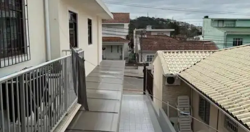 Casa com 3 quartos à venda na Rua Elias Marise, 439, Roçado, São José