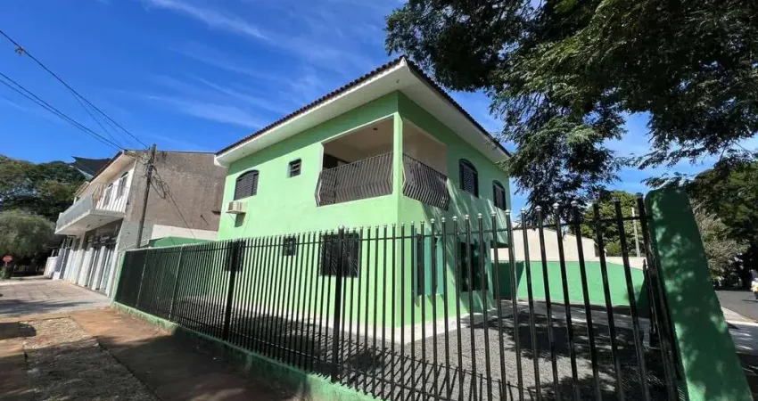 Sobrado de esquina com 4 Quartos e 3 Banheiros à Venda, 199m² de construção e 299m² de terreno por R