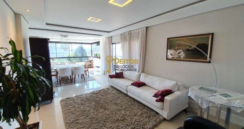 Apartamento com 280 m² com quatro suítes, sendo uma Master, à venda no Centro de Itajaí.
