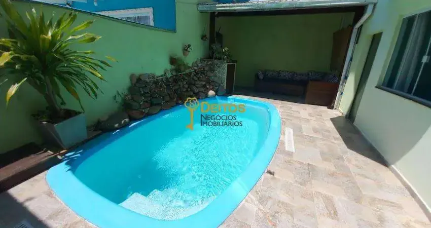 Sobrado com 7 quartos com 300 m² em Balneário Piçarras no bairro Itacolomi