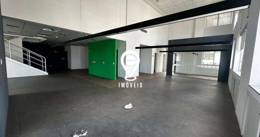 Conjunto comercial duplex de 1085m2 para locação do lado do metrô Moema