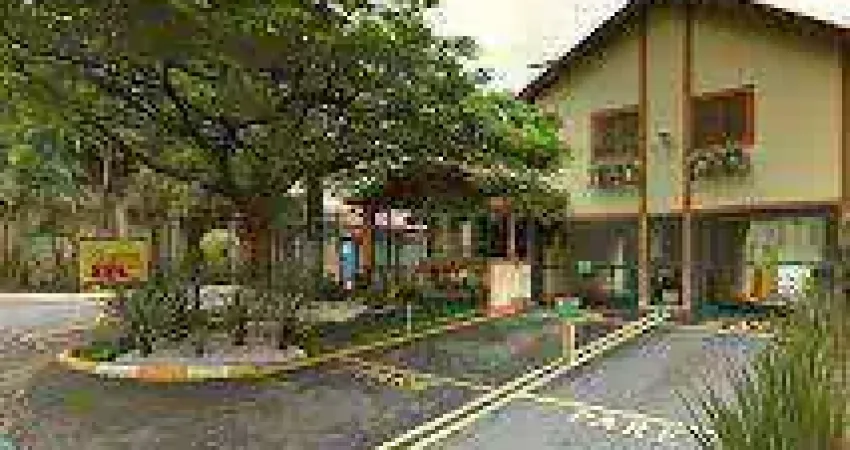 Casa com 3 quartos, 3 vagas em condominio fechado Morumbi Sul próximo ao metrô Campo Limpo linha lilás