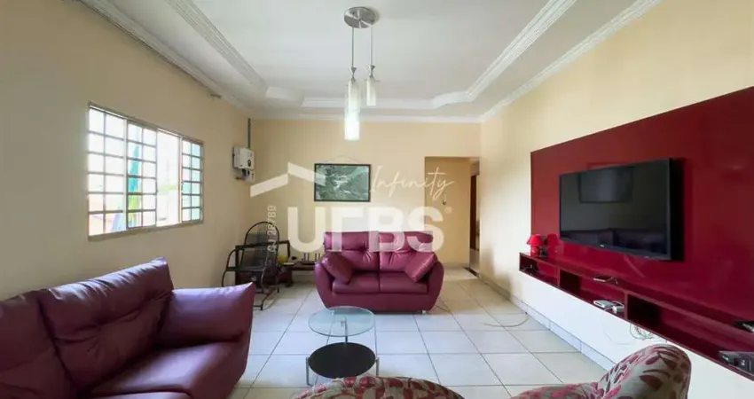 Casa + Comercial no Setor Oeste – 5 Quartos e Excelente Potencial de Renda