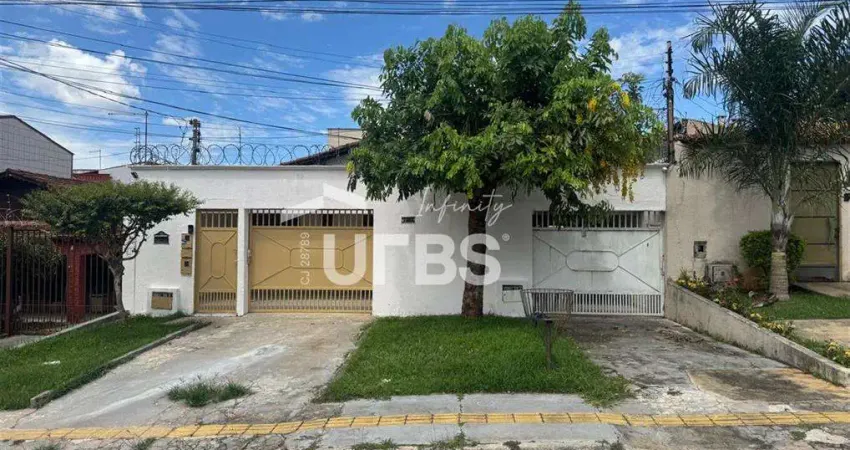 Casa com 3 quartos à venda na Avenida das Espatódias, Parque das Laranjeiras, Goiânia