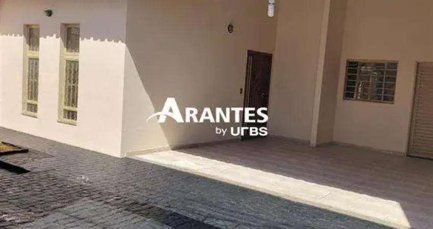 Casa com 3 quartos à venda na Rua Padre Américo Ceppi, Brasil, Uberlândia